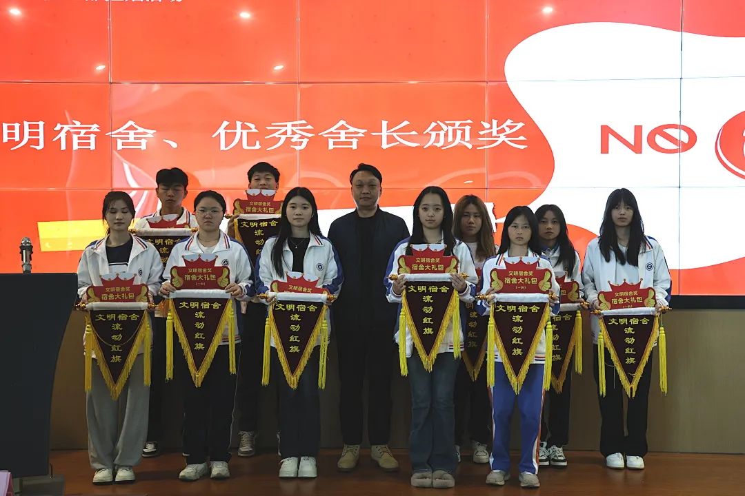 “预防为主，生命至上、禁烟消防，共护校园”